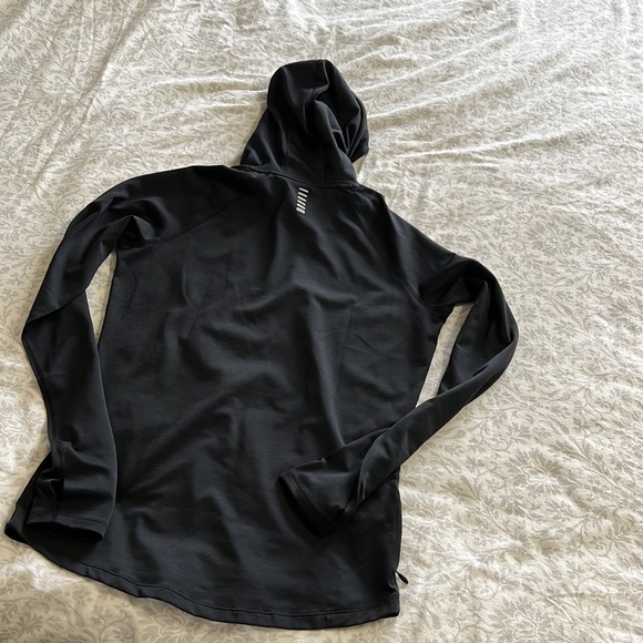 Under Armour Hooded Run Shirt - Picture 5 of 6